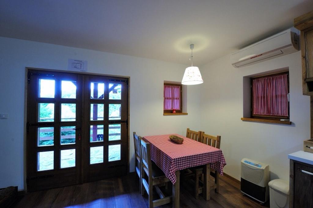 Apartment Drvena Kuca Mreznica Gornji Zvečaj Pokoj fotografie