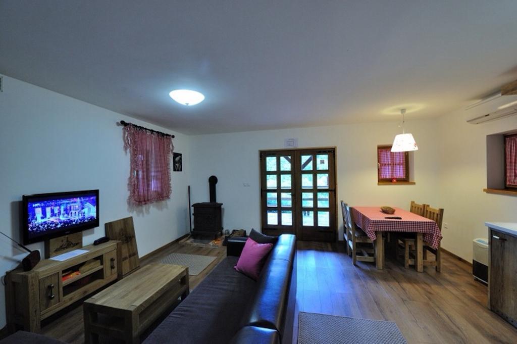 Apartment Drvena Kuca Mreznica Gornji Zvečaj Pokoj fotografie