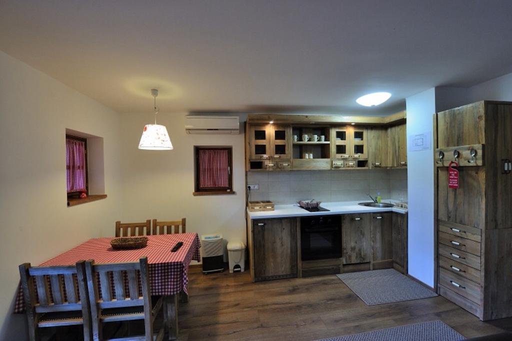 Apartment Drvena Kuca Mreznica Gornji Zvečaj Pokoj fotografie